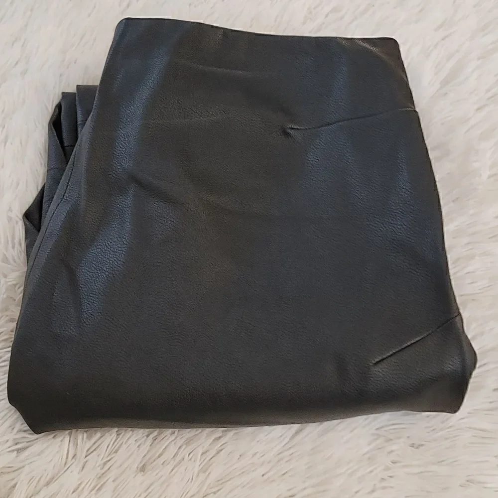 ⏳️Zara Black Faux Leather Side Zipper Ankle zipper Pants Size Large